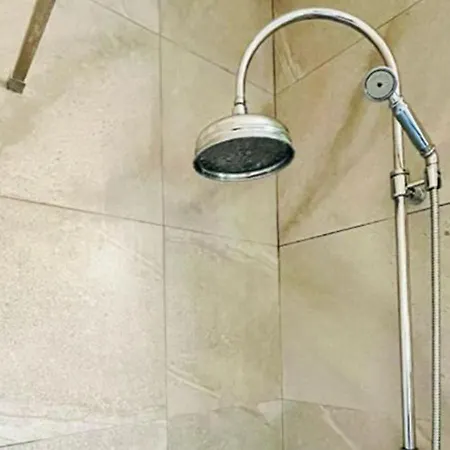 Deluxe One Bedroom 10 Meters From Center