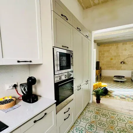 Deluxe One Bedroom 10 Meters From Center Apartment *