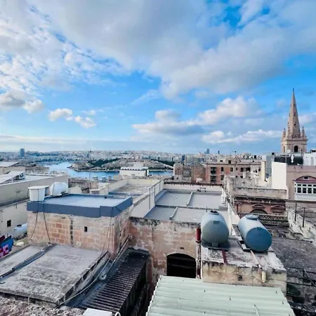 Deluxe One Bedroom 10 Meters From Center * バレッタ