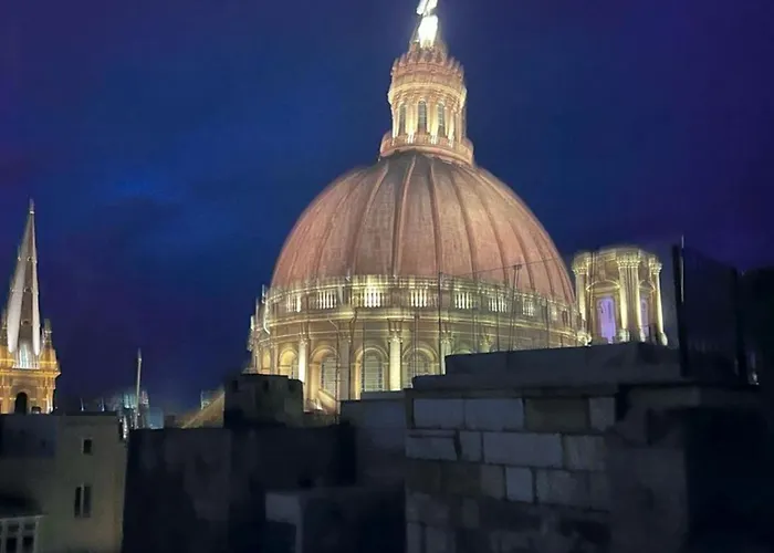 Deluxe One Bedroom 10 Meters From Center *